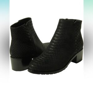 Vaneli Udette Weatherproof Black Nabit (Snakeskin) Print